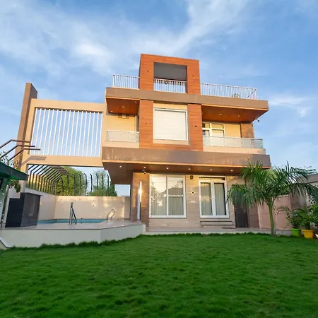 Palm Retreat Ultra Luxe Outhouse With Pool Villa
